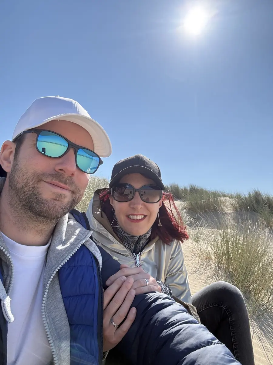 Elisa et Philippe en voyage au bord de la mer